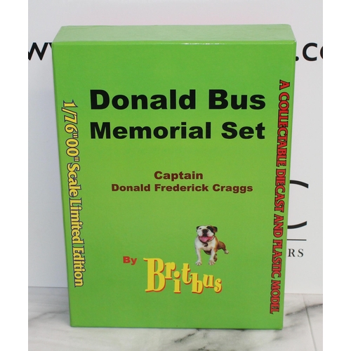 606 - Boxed Donald Bus Memorial Set By Britbus
Looks To Be In Good Condition