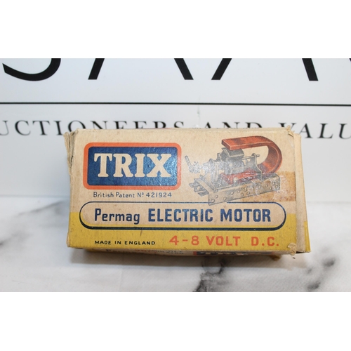 611 - Boxed Trix Permag Electric Motor 
Will Run Off 4-8 Volt Battery
Untested