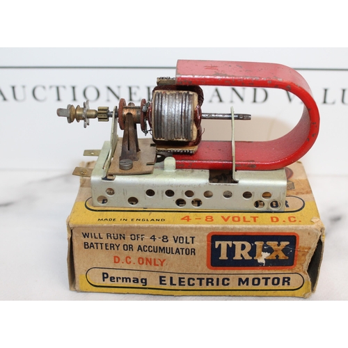 611 - Boxed Trix Permag Electric Motor 
Will Run Off 4-8 Volt Battery
Untested