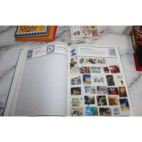 522 - A Large Quantity Of Stamps And Albums