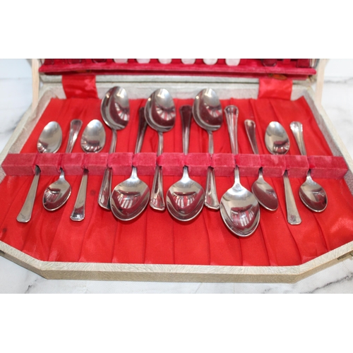 113 - Webber And Hill Sheffield Cutlery Stainless Steel Set