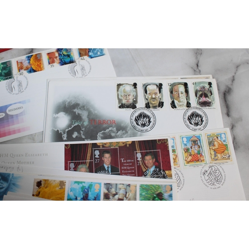 527 - A Quantity Of 1st Day Covers And 2 Stamp Albums