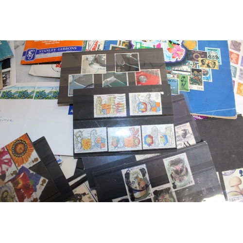528 - A Large  Quantity Of Stamps And Stamp Albums