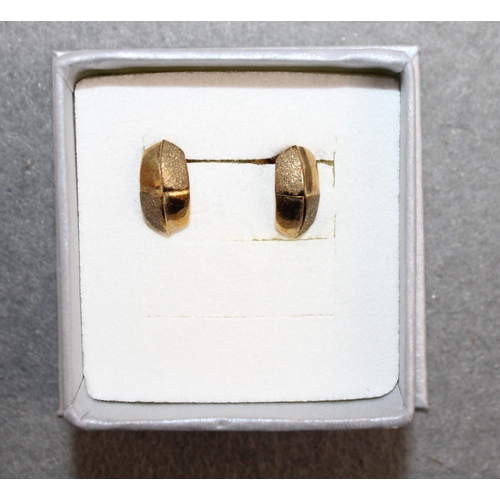 517 - Stamped 9ct Gold Earrings Weight-1.15g In A Box
All Proceeds Go To Charity