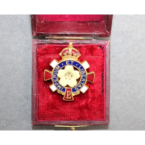 124 - Boxed Vintage Primrose Imperium ET Libertas Badge