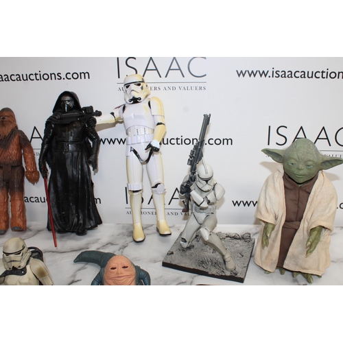 846 - Eight Collectable Unboxed Star Wars Figurines & One Boxed Inc- Battle Droid/Gentle Giant Studios Lim... 