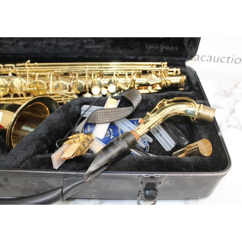 204 - Boxed Saxophone McEVOY N.F3265C