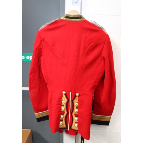 236 - Tunic Man's Coldstream Guards & Scottish Glengarry Hat
Size Shown In Pictures