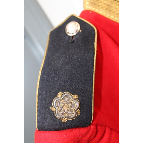 236 - Tunic Man's Coldstream Guards & Scottish Glengarry Hat
Size Shown In Pictures