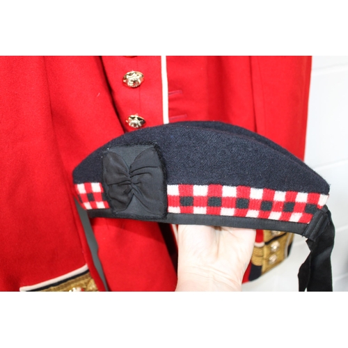 236 - Tunic Man's Coldstream Guards & Scottish Glengarry Hat
Size Shown In Pictures