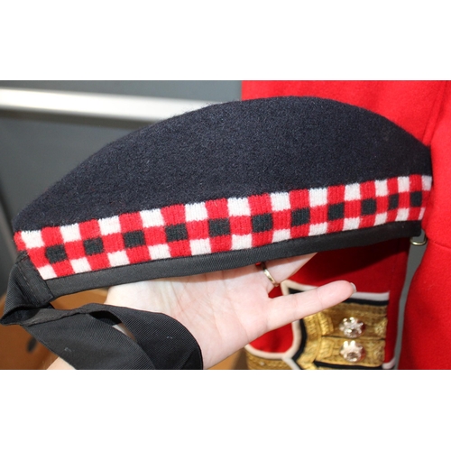 236 - Tunic Man's Coldstream Guards & Scottish Glengarry Hat
Size Shown In Pictures