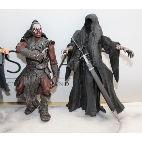 888 - 4 x Lord Of The Rings Figurines Unboxed