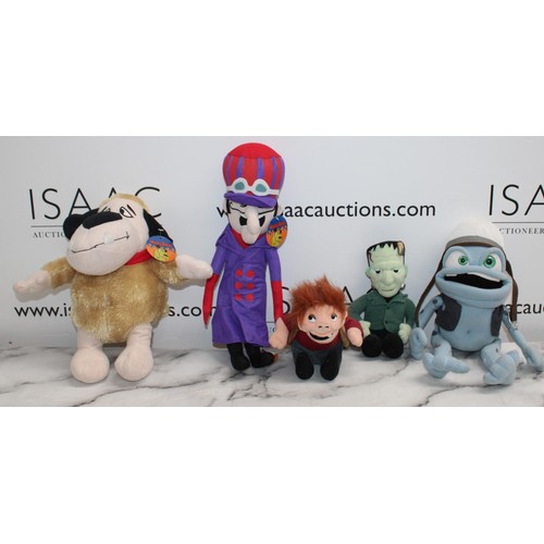 892 - 5 x Collectable Figurines Inc-Wacky Races/Universal Studios Monsters Three Still Tagged