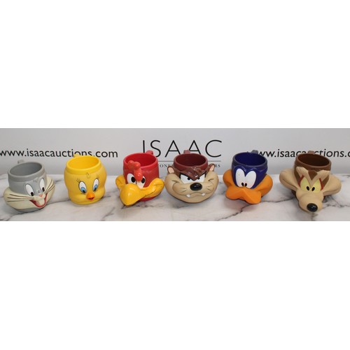 893 - 6 x Warner Bros. Collectable Plastic Cups