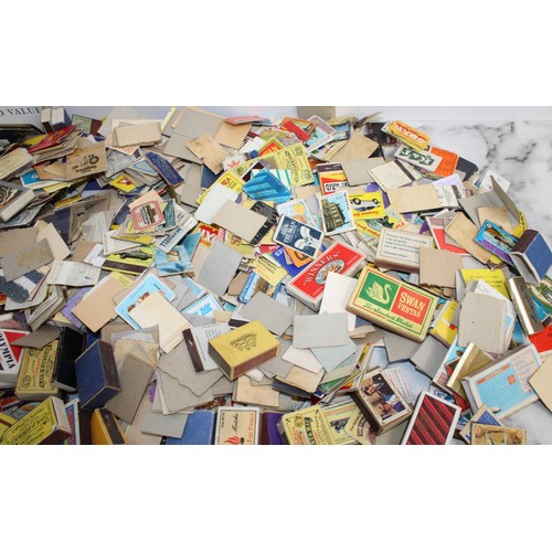 268 - A Large Quantity Of Matchboxes Some With Matches In And Matchbox Cards