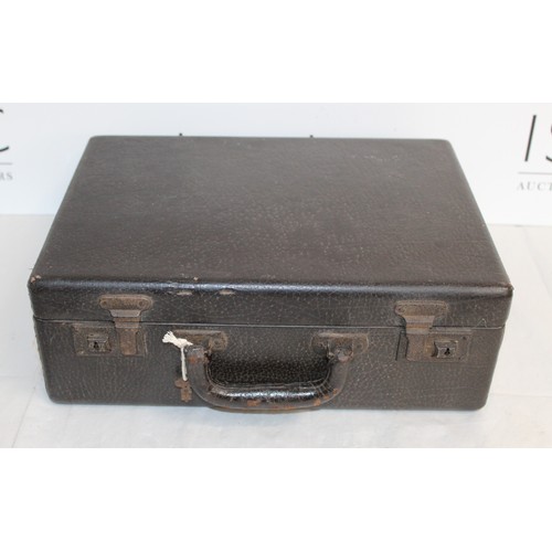 92 - Vintage Vanity Travel Case With Key