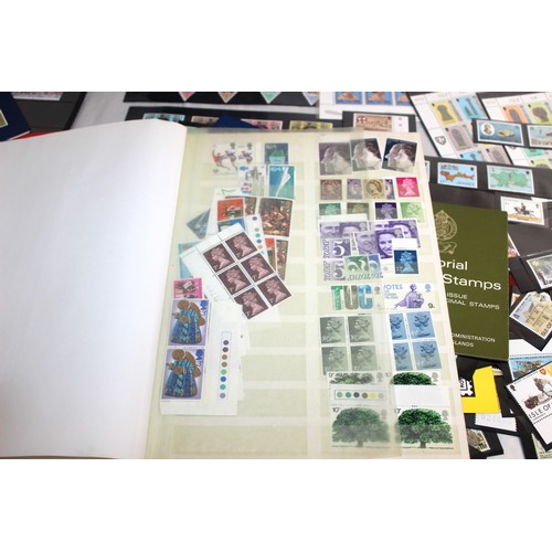 350 - A Quantity Of Worldwide Wide Collectors Packs Un Franked Stamps  In An Album And Plastic Slips