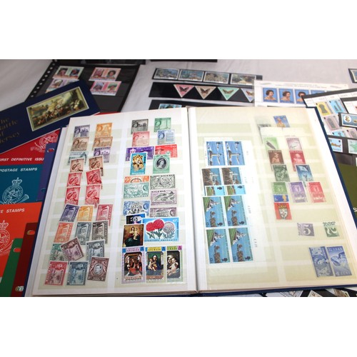 350 - A Quantity Of Worldwide Wide Collectors Packs Un Franked Stamps  In An Album And Plastic Slips