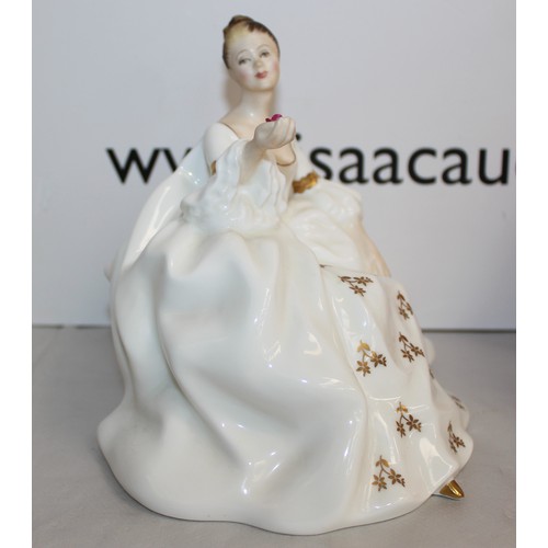 112 - 6 x Collectable Figurines 1 x Royal Worcester and 5 x Royal Doulton Tallest 22cm Unboxed
COLLECTION ... 