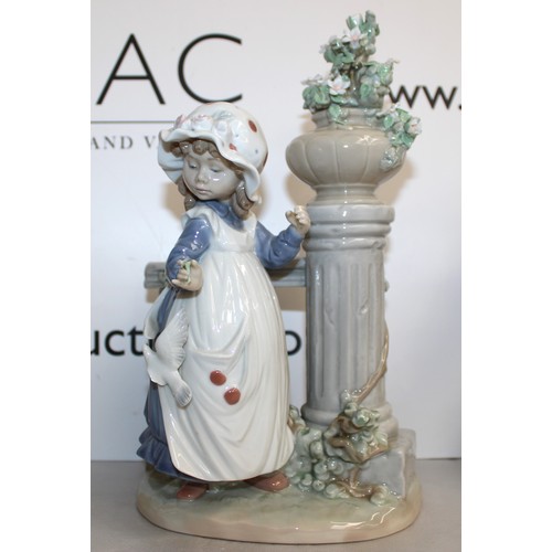 116 - 4 x Lladro Collectable Figurines. Tallest 34cm Unboxed All Slightly Damaged ( See Pictures ) 
COLLEC... 