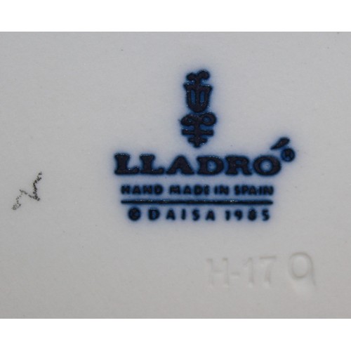 116 - 4 x Lladro Collectable Figurines. Tallest 34cm Unboxed All Slightly Damaged ( See Pictures ) 
COLLEC... 