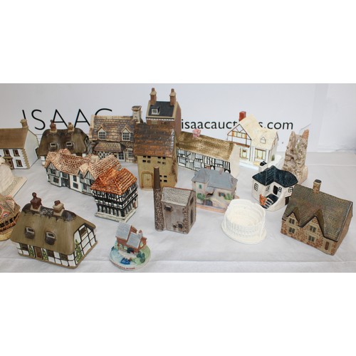 137 - A Large Quantity of Collectable Houses Etc inc: Denby Village Coalport Lilliput Lane And Heritage Ho... 