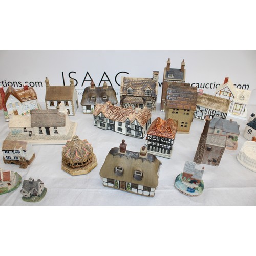 137 - A Large Quantity of Collectable Houses Etc inc: Denby Village Coalport Lilliput Lane And Heritage Ho... 