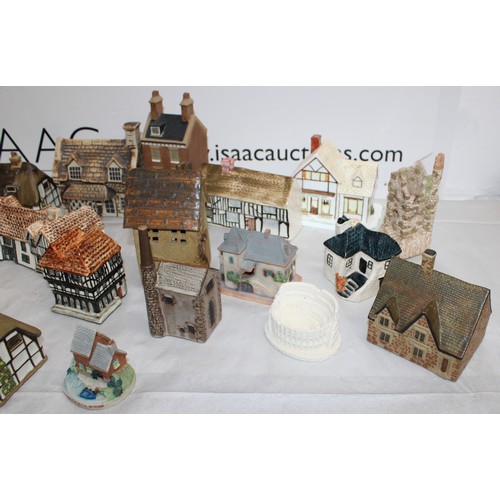 137 - A Large Quantity of Collectable Houses Etc inc: Denby Village Coalport Lilliput Lane And Heritage Ho... 