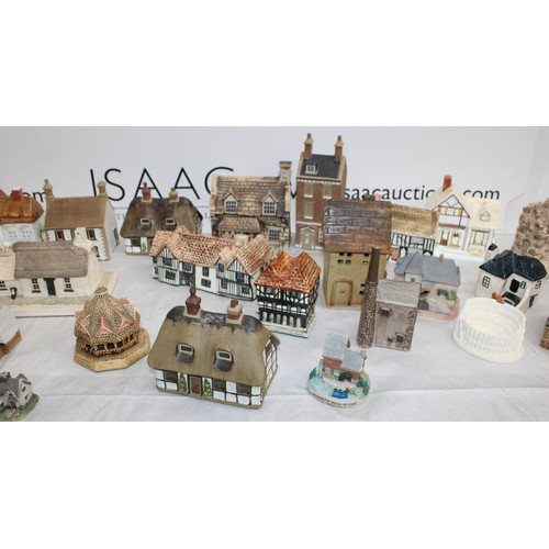 137 - A Large Quantity of Collectable Houses Etc inc: Denby Village Coalport Lilliput Lane And Heritage Ho... 