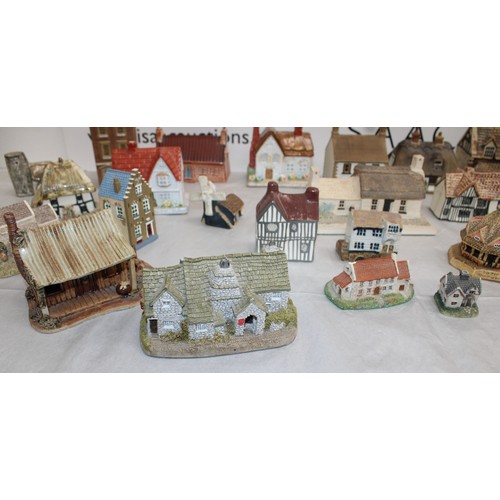 137 - A Large Quantity of Collectable Houses Etc inc: Denby Village Coalport Lilliput Lane And Heritage Ho... 