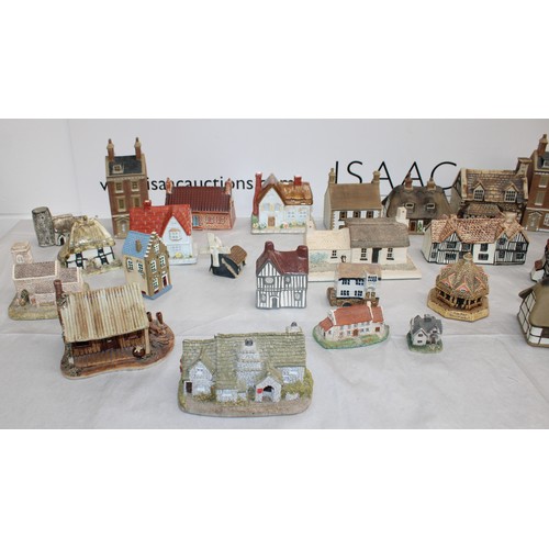 137 - A Large Quantity of Collectable Houses Etc inc: Denby Village Coalport Lilliput Lane And Heritage Ho... 