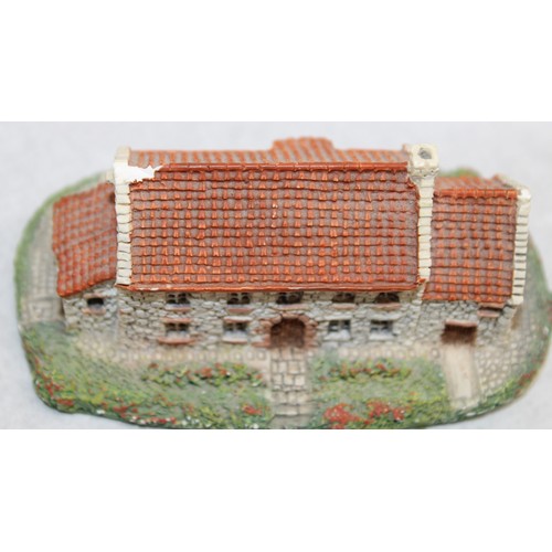 137 - A Large Quantity of Collectable Houses Etc inc: Denby Village Coalport Lilliput Lane And Heritage Ho... 