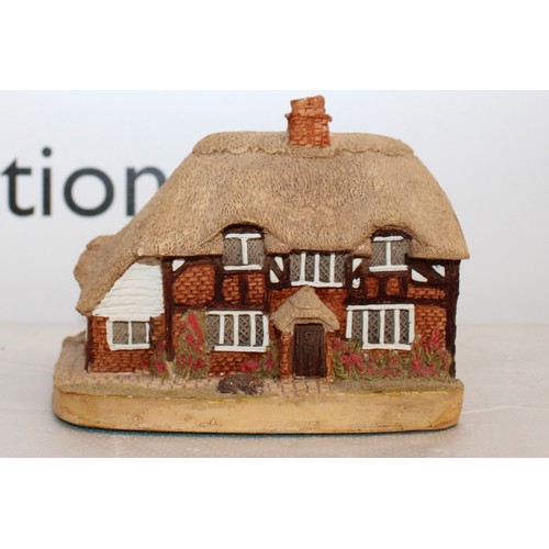 147 - 7 x Lilliput Lane & David Winter Houses/Church Various Conditions
Collection Only