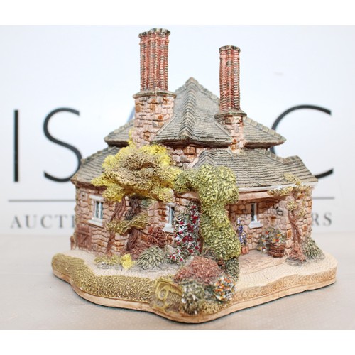 147 - 7 x Lilliput Lane & David Winter Houses/Church Various Conditions
Collection Only