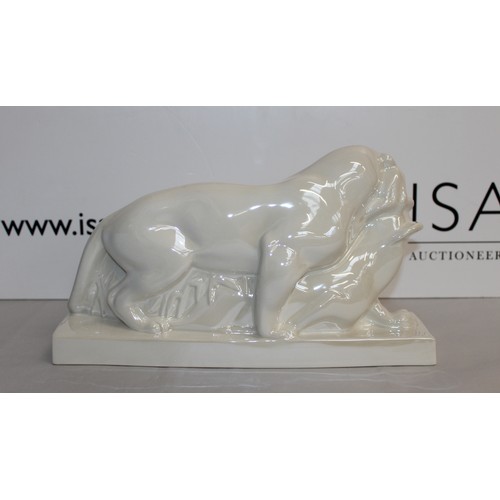 45 - A Boxed Wedgwood Deco Cream Tiger Escape Length : 33cm...