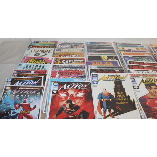 23 - A Large Quantity Of Comics Including Dc Marvel I Vampire, Catwoman, DoomPatrol, Skreemer And \others...