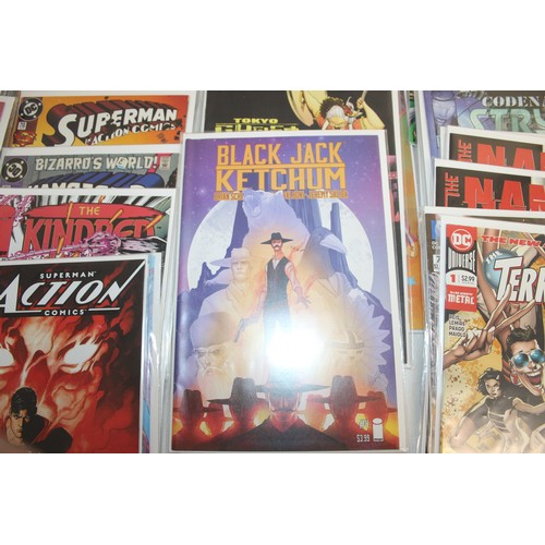 23 - A Large Quantity Of Comics Including Dc Marvel I Vampire, Catwoman, DoomPatrol, Skreemer And \others...