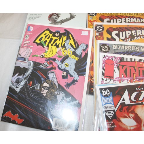 23 - A Large Quantity Of Comics Including Dc Marvel I Vampire, Catwoman, DoomPatrol, Skreemer And \others...