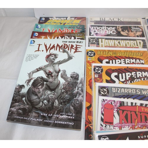 23 - A Large Quantity Of Comics Including Dc Marvel I Vampire, Catwoman, DoomPatrol, Skreemer And \others...