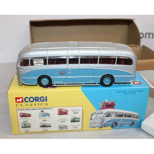 624 - Boxed CORGI Classics 34101 Burlingham Seagull Coach Set