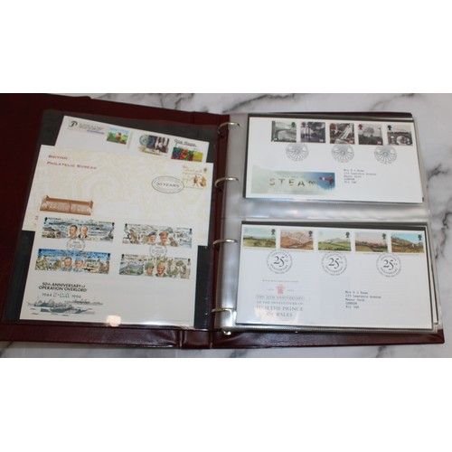 362 - 2 x Folders Containing Royal Mail First Day Covers Etc
Quantity Of Only Showing Some In Pictures