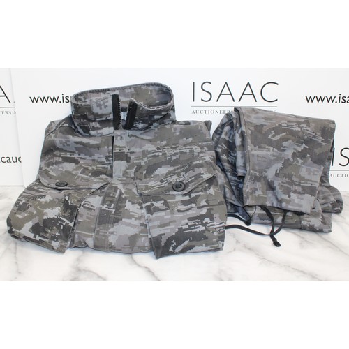 297 - 2 x XL Camouflage Jackets With Trousers