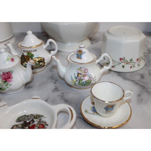 46 - Wedgewood Bone China Tea Set Items, Also A Collection Of Other Tea Pots Etc
All Various Conditions
C...