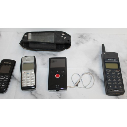 199 - A Collection Of Mobile Phones And Other Items Untested