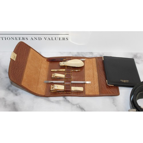 174 - Real Leather Items Including Belts, Wallets And A Men's Grooming Kit
Various Conditions