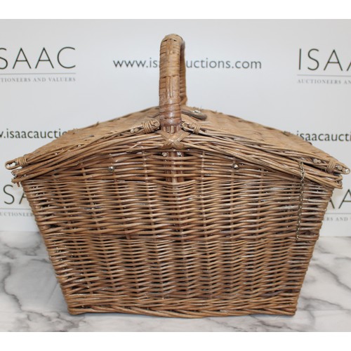 176 - Large Vintage Wicker Picnic Hamper