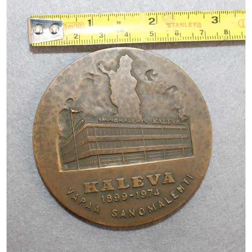 183 - Russian Bronze Medallion KALEVA 1899-1974 Vapaa Sanomalehti