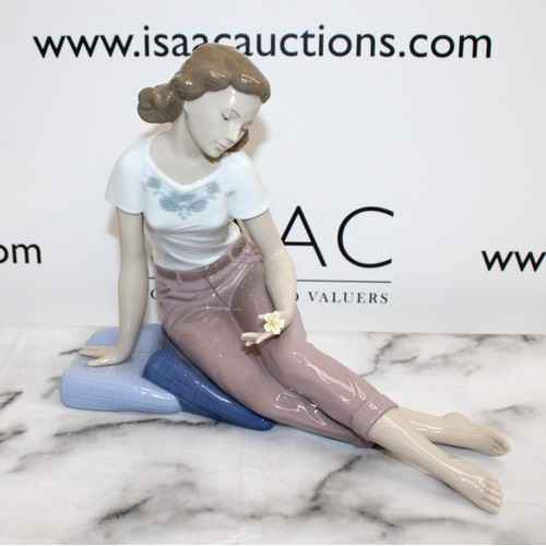 48 - Two NAO Figurines Inc-Morning Breeze Length 30cm & Girl With Broken Water Vase Height 30cm
COLLECTIO...