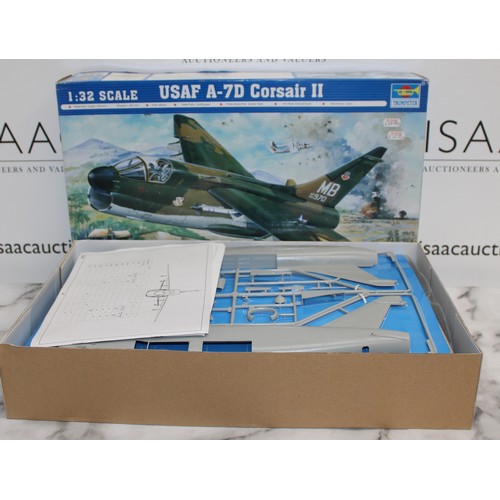 959 - Boxed TRUMPETER Military Aircraft Models
Scale 1:32