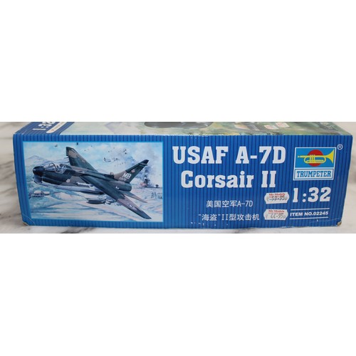 959 - Boxed TRUMPETER Military Aircraft Models
Scale 1:32